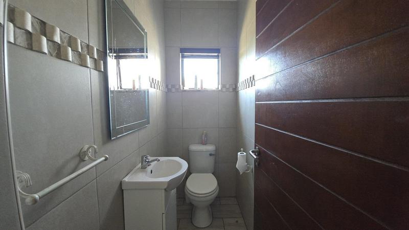 2 Bedroom Property for Sale in Gateway Manor North West